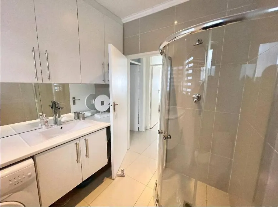 2 Bedroomed Beachfront Apartment Città del Capo
